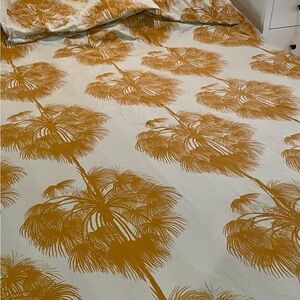 Cute IKEA duvet cover with 2 shams! 84” wide
